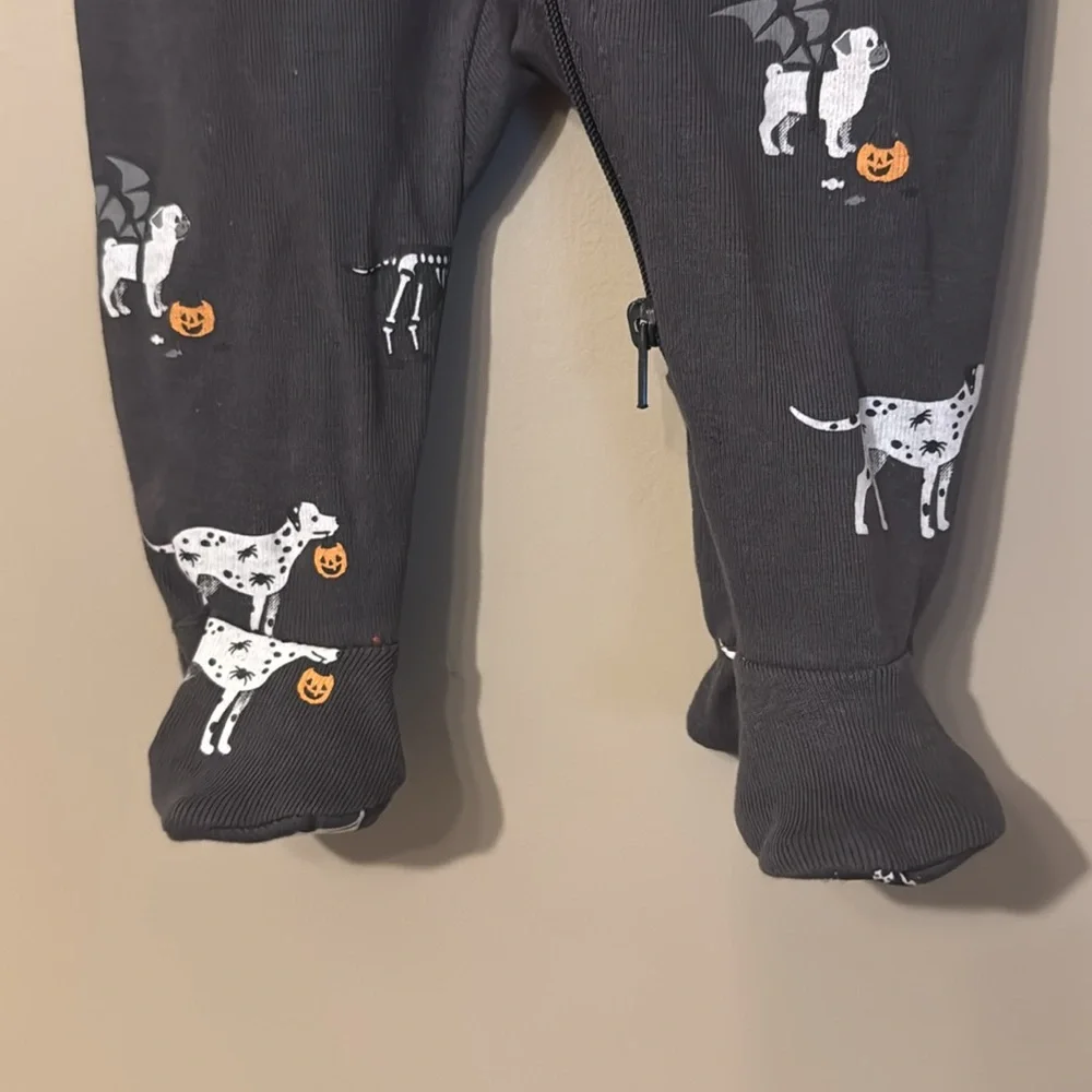 NWT- petit lem Howl-oween Print on Asphalt Sleeper